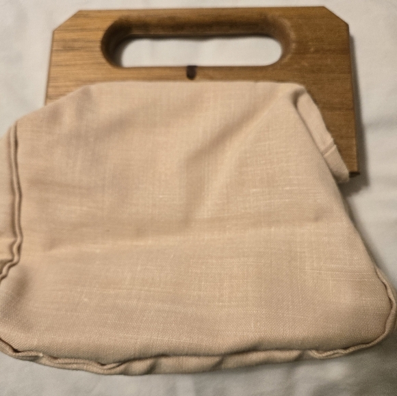 Vintage Trimingham's Bermuda Purse Wooden Handle Tan Size 9x10 - Picture 2 of 4